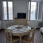Toulon, Soleil Et Douceur I *